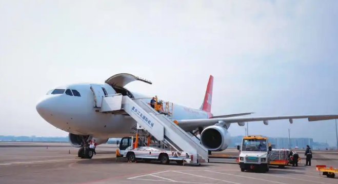 京东航空空客A330货机国际首航：重庆直通南亚，打造西部开放“快捷通道”